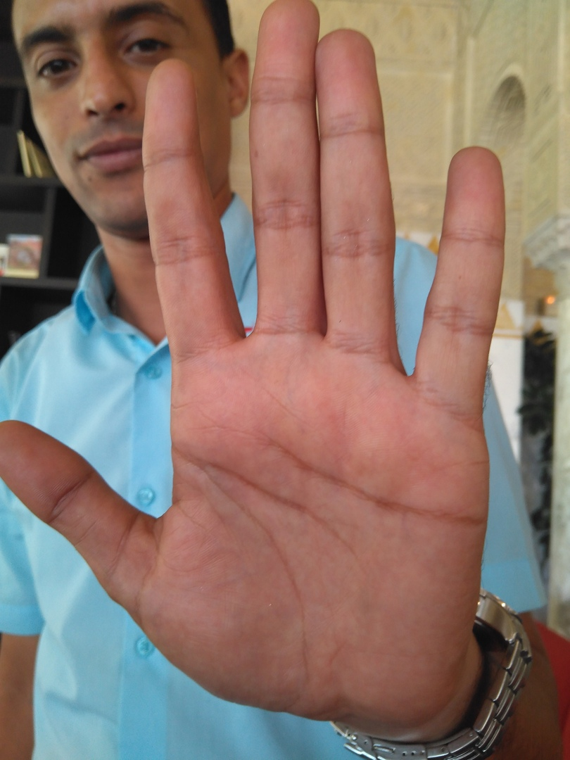 Адиль, отельный гид из Марокко. 