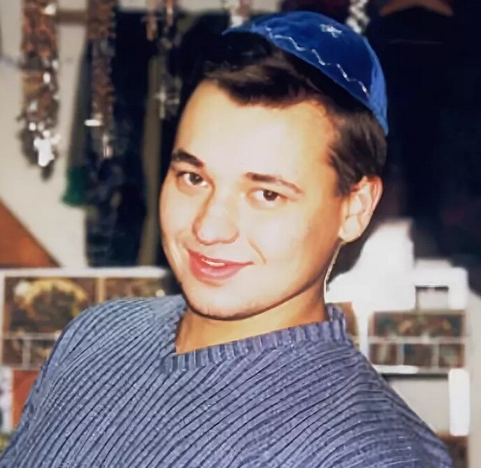 Как выглядел сергей жуков в 1998 году Сергей Жуков до "Руки вверх" Лучшее из 90-х Дзен