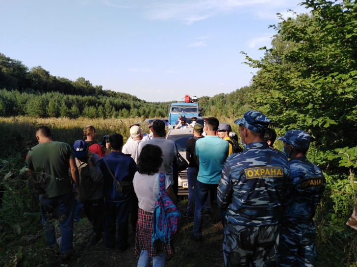 Активисты преградили путь строительной технике фото  vk.com/southbashkortostan