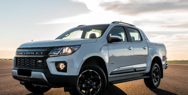 Дизайн передней и левой боковой части кузова 2021 модельного года.