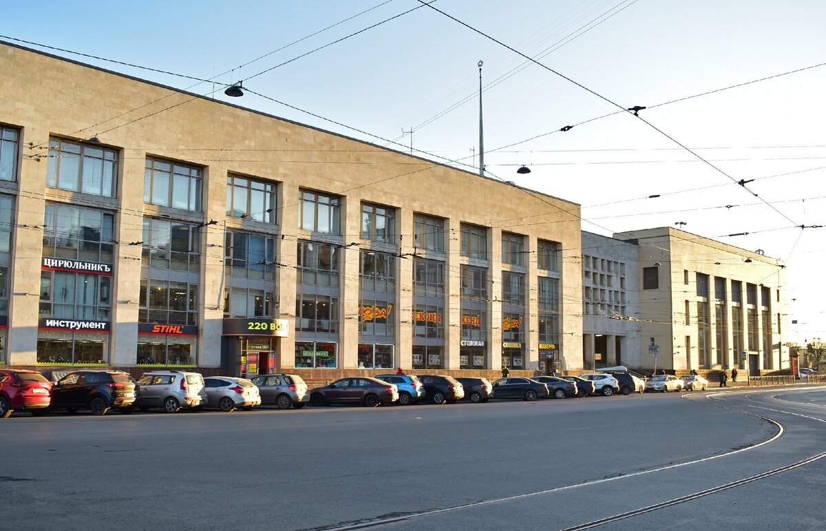 Вид на современное здание вокзала с этого же ракурса в наше время