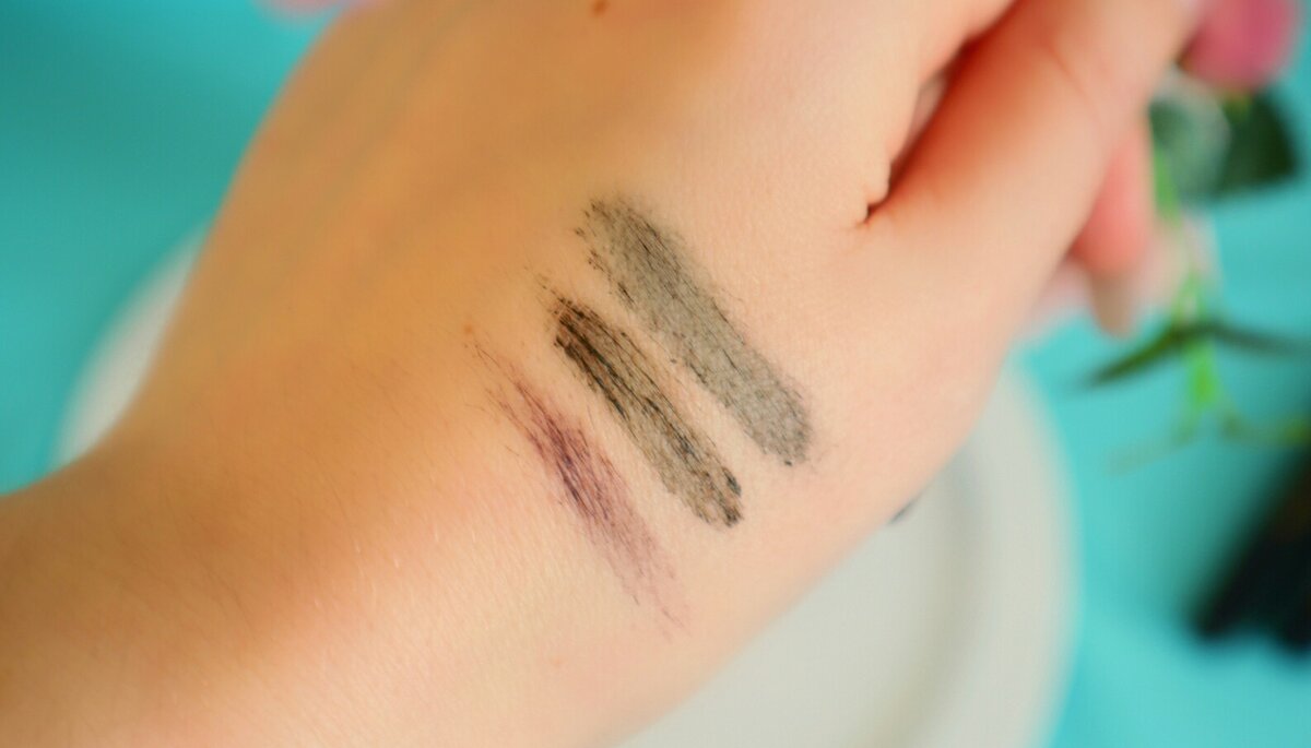 Оттенки туши, которые на ресницах выглядят не как цветные, а как смягченные черные