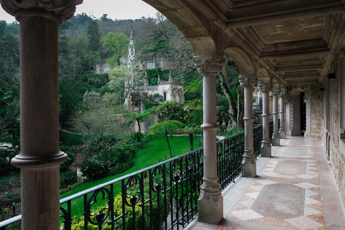 Открытая галерея замка Кинта Да Регалейра.