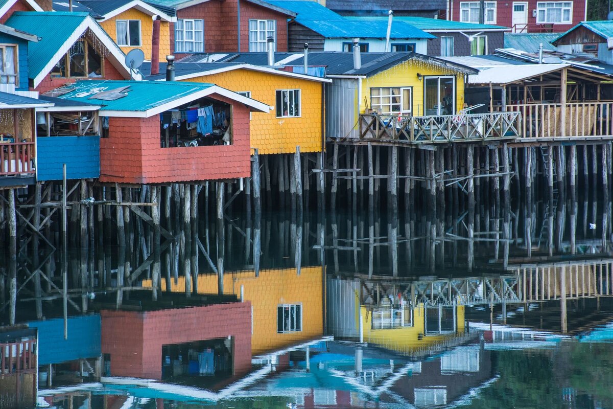 Дома на сваях в Кастро на острове Чило, Чили (Shutterstock)