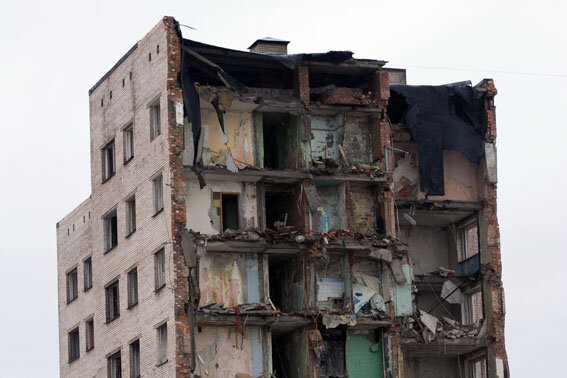 Рухнувшее общежитие на улице Двинской.