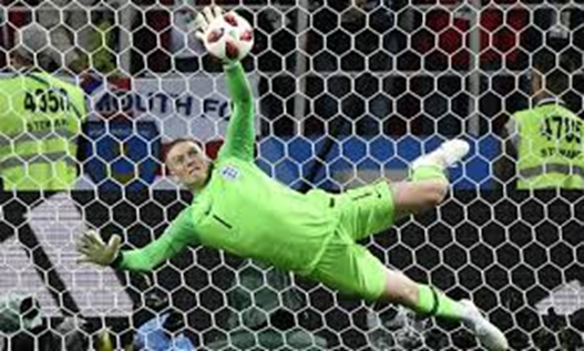 Сейв голкипера ФК "Эвертон" и сборной Англии Джордана Пикфорда после удара Стивена О'Доннелла 