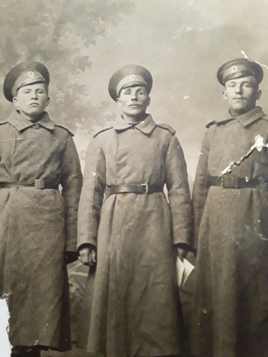 прадед Чечулин Григорий Дмитриевич в центре фото