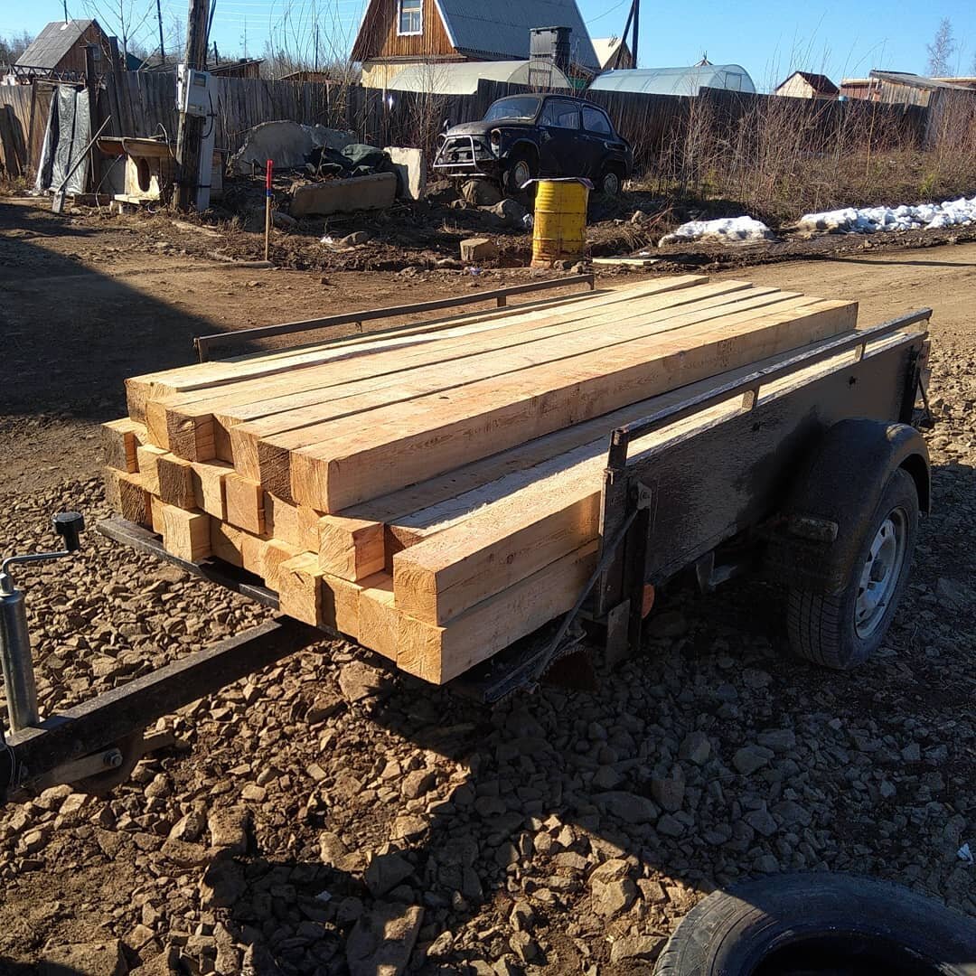Брус 100*100 доставлял на своем прицепе.