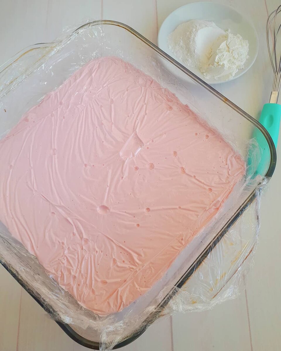 Маршмеллоу постояло в холодильнике около часа и хорошо стабилизировалось.