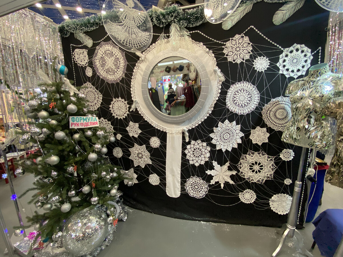 Такая красота встречает на входе