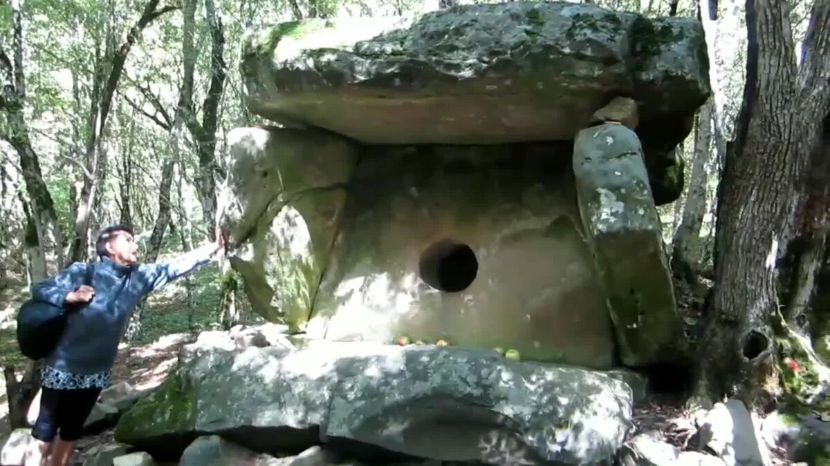 Дольмен Патриарх( п. Пшада, Краснодарский Край).