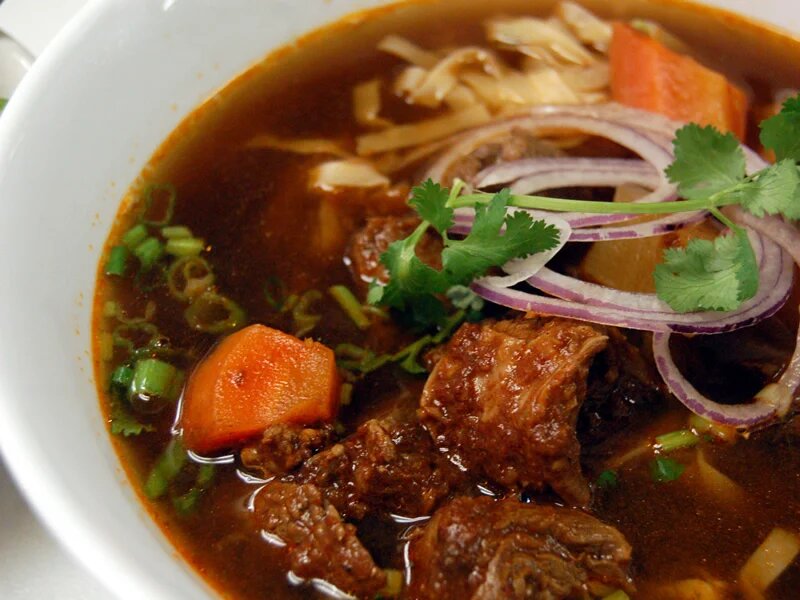 Лывжа по-осетински готовится на основе говядины, курицы, баранины