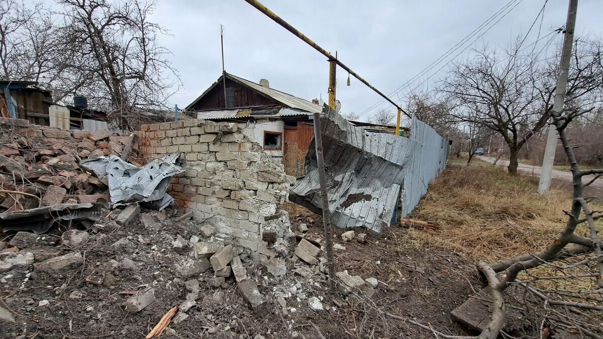    Жилой дом в Горловке, пострадавший в результате обстрела со стороны ВСУ© РИА Новости / Сергей Батурин