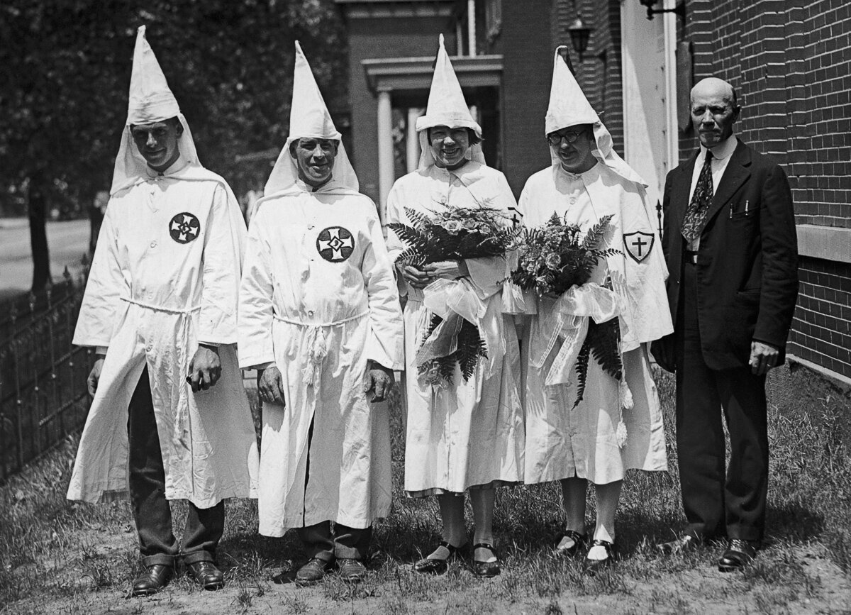Ku klux клан. Парад ку клукс клана в вашингтоне 1928. Клан белых. Ку-клукс-клан сша 19 век. Ку клукс клан америка 1950 х.