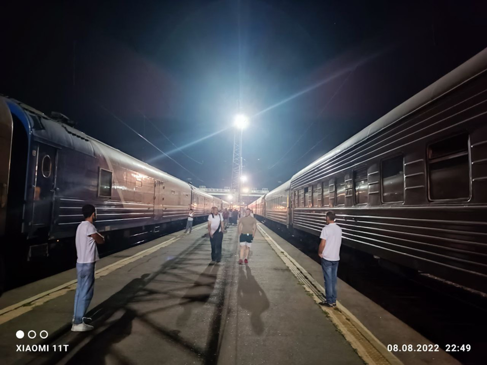 Ночной перекур на одной из станций.