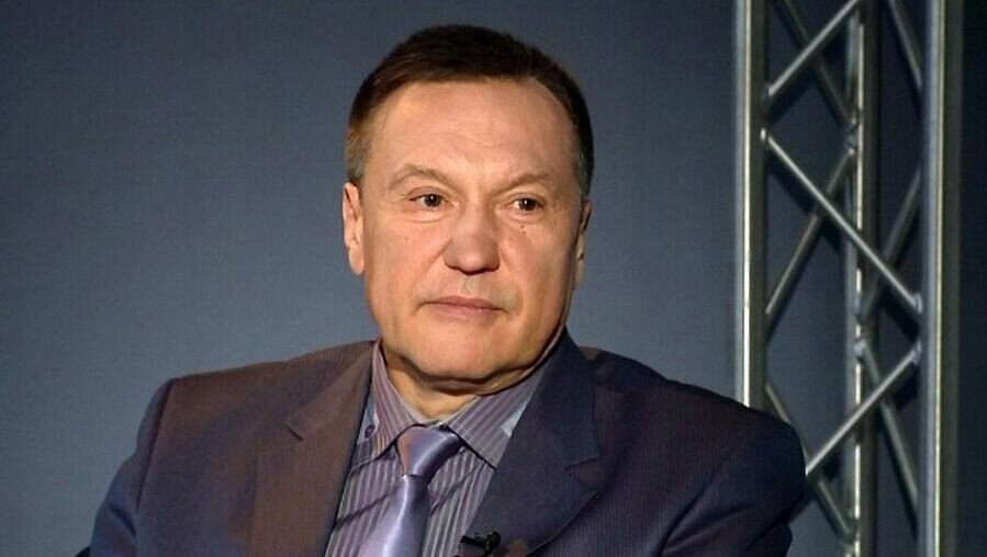     В Индии в отеле обнаружили мертвым главу комитета Законодательного собрания Владимирской области по аграрной политике, природопользованию и экологии Павла Антова (на фото). 22 декабря в той же гостинице нашли мертвым компаньона депутата по туристической группе.