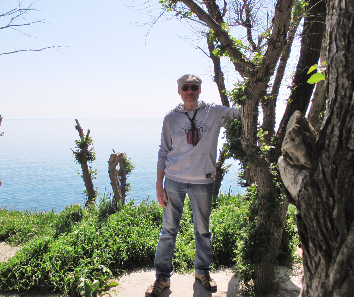 Михаил Лекс (автор рассказа и канала). Геленджик, Толстый мыс / на круче