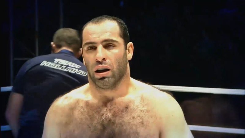 В 2012 году россиянин Хабиб Нурмагомедов подписал контракт с UFC, сильнейшей лигой MMA в мире.