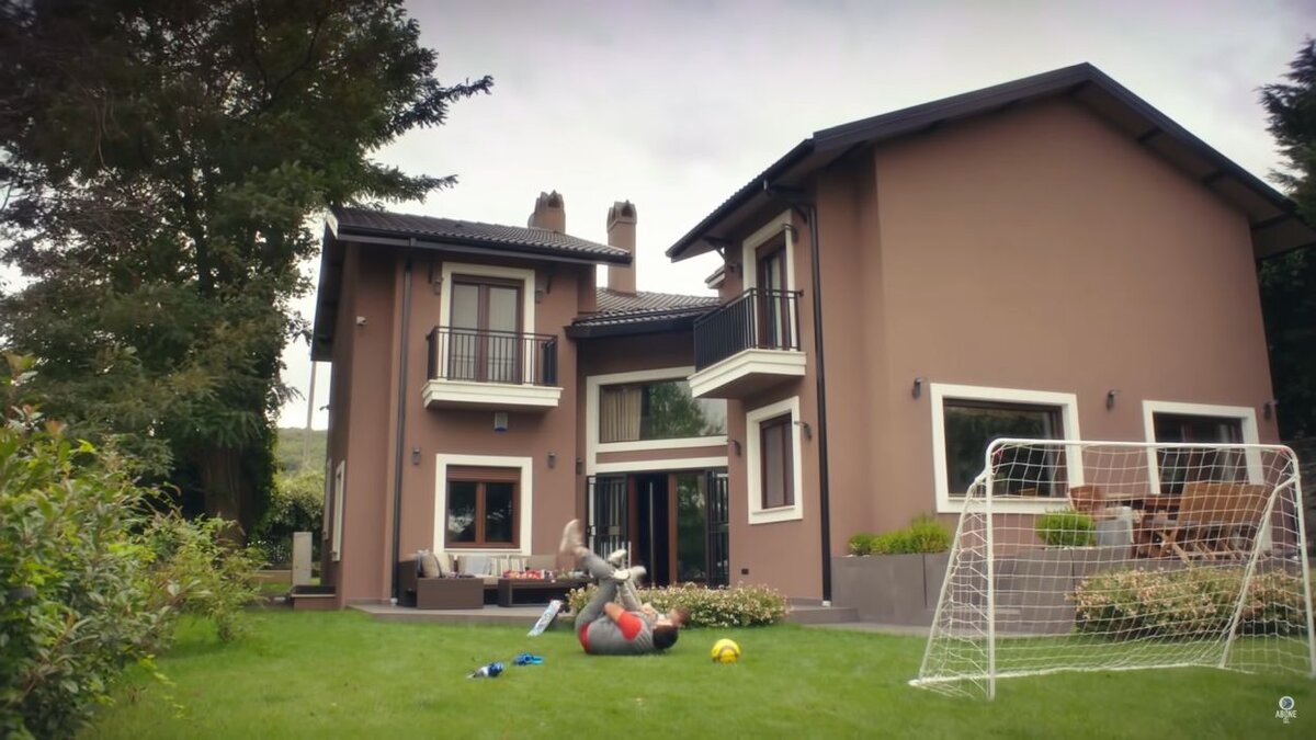 Кадр из сериала «Маленькие преступления», Турция, 2017 год