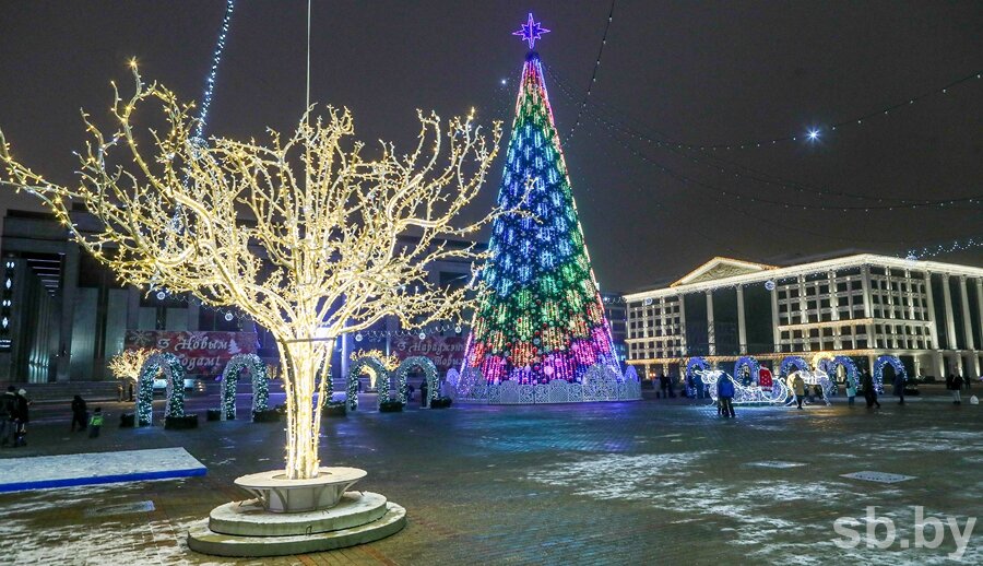 Новогодняя елка в Минске, но мы поздравляем не только Россию и Белоруссию. но ВСЕХ