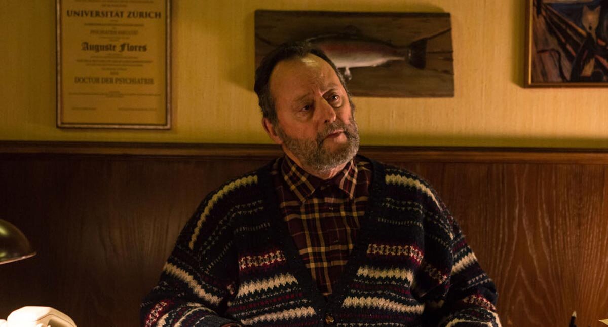 Жан Рено уже такой старый... Это ужас... Но он все ещё очень хорош.