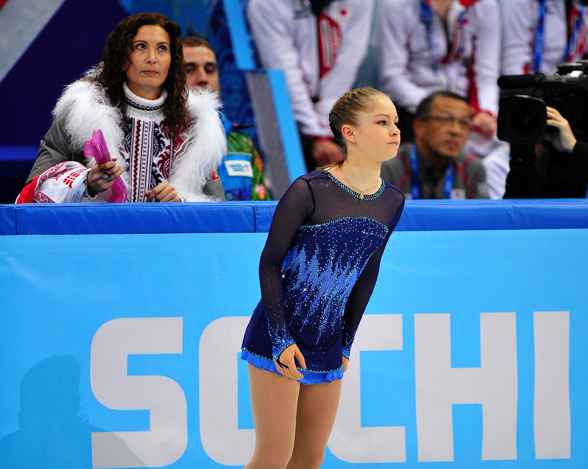Этери Тутберидзе и Юлия Липницкая во время командного турнира на Олимпиаде-2014 в Сочи. Фото Александр Федоров, «СЭ»