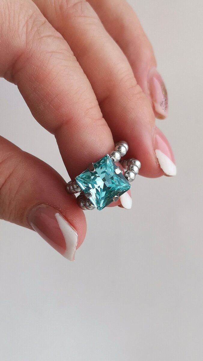 Красивое кольцо из жемчуга Сваровски, дизайн LARA.FA jewelry