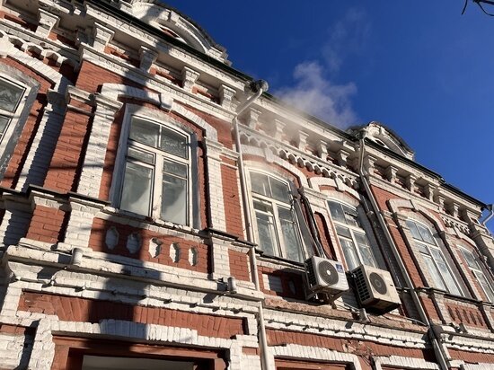     Пар из окна минпрома. Фото: saratov.mk.ru "МК в Саратове"