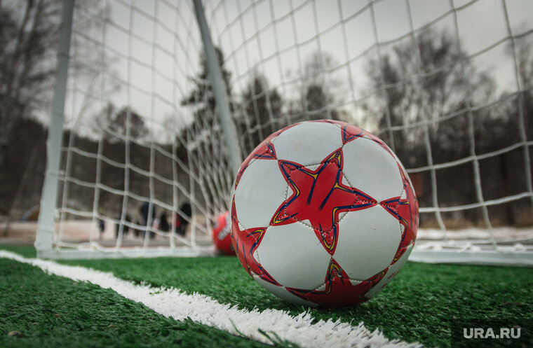    УЕФА создаст группу, которая ввернет российский футбол в международные турниры, заявил Максим Митрофанов