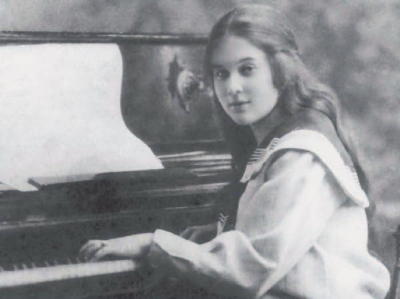 Любовь Орлова в юности 