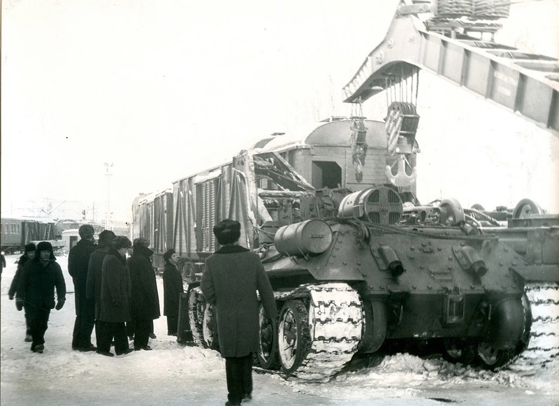Служба после войны. Ремонтный тягач на базе т34. Тягач восстановительного поезда т-34. Ремонтный танк на базе т-34. Тягач на базе т-34.