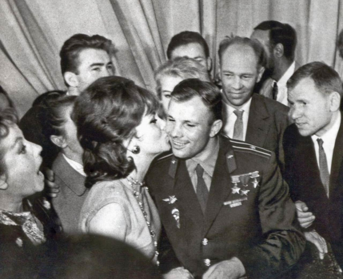 Юрий Гагарин и Джина Лоллобриджида. Второй Московский международный кинофестиваль, июль 1961