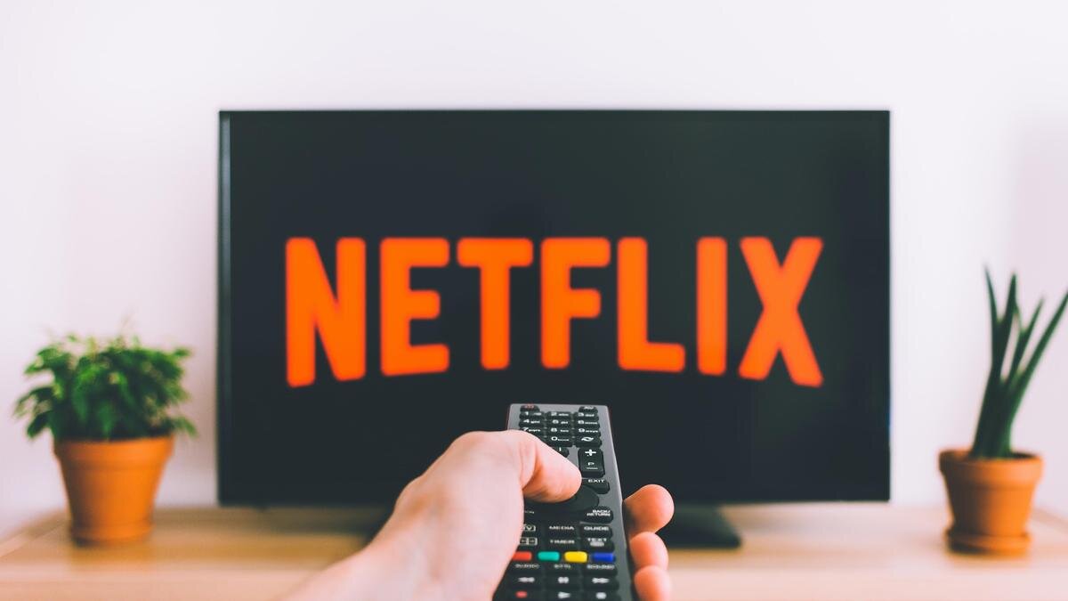    Надпись Netflix на телевизоре:pexels.com