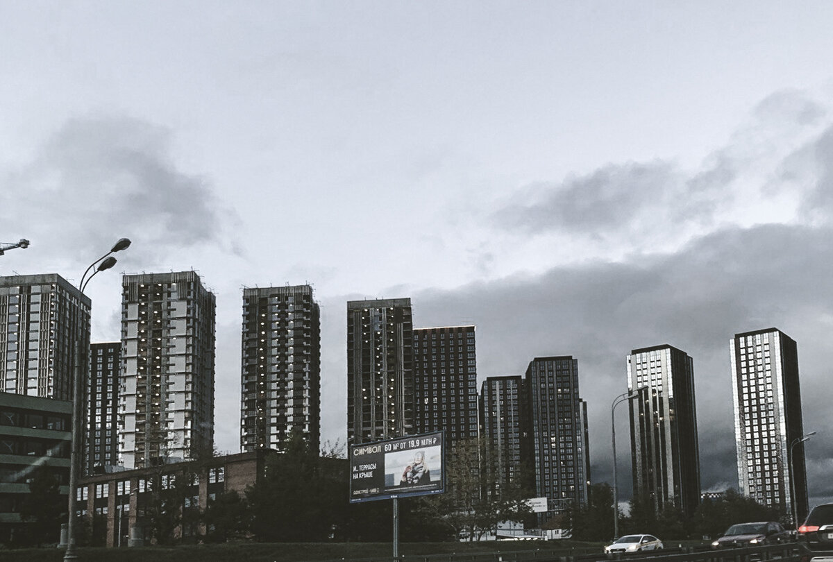 📍 Вот такими частоколами сейчас обносят все крупные города. И ничего хорошего, это не предвещает.