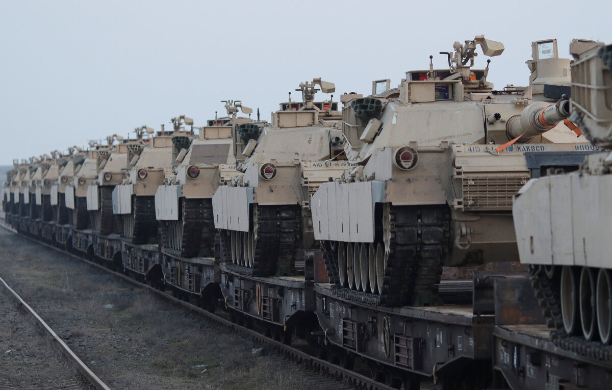    Танки M1 Abrams  Inquam Photos/Octav Ganea/via REUTERS