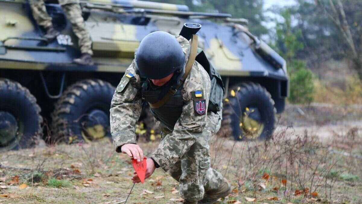    В Ростовской области разыскивают автомобиль, в котором якобы находятся люди с оружием, сообщает Telegram-канал Baza.