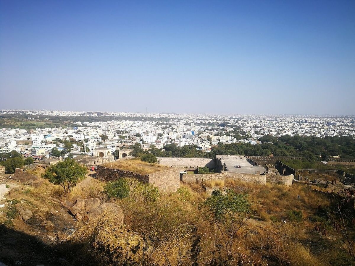 Ведь число потенциальных потребителей просто огромно. Вглядитесь в этот город