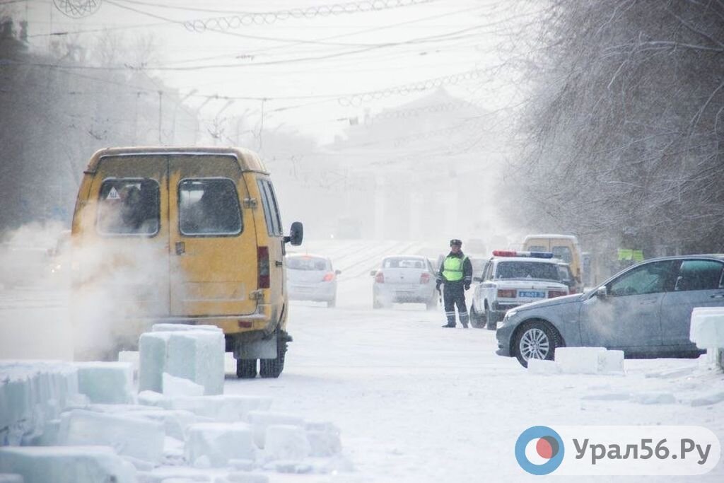 Водитель Урала. Новогодний тариф такси. Автобусы России. Маршрутка Орск Оренбург.