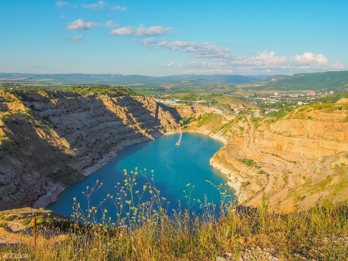 Карьеры крыма сайт. Кадыковский карьер в крыму. Карьеры крыма лозовое. Карьеры крыма сайт. Озеро карьерное балаклава.
