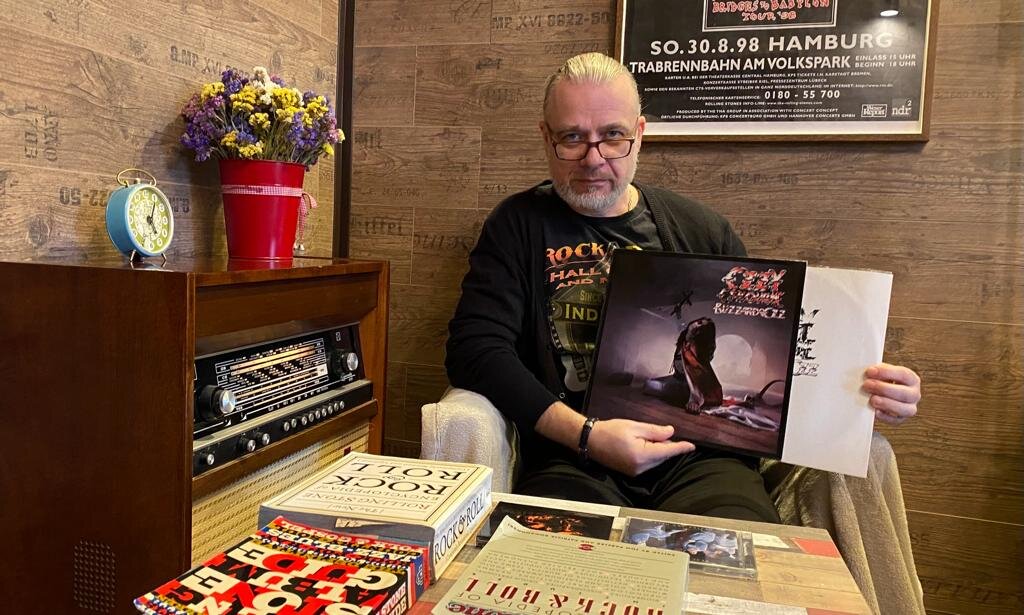 Rockdigger c виниловым альбомом Blizzard Of Ozz от Оззи Осборна, 1980 Jet rec.