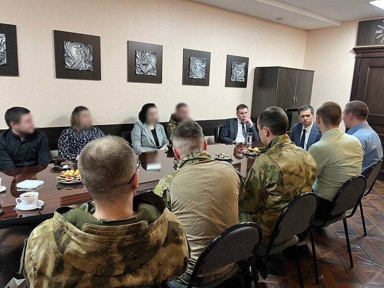    Встреча прошла в канун празднования Дня защитника Отечества