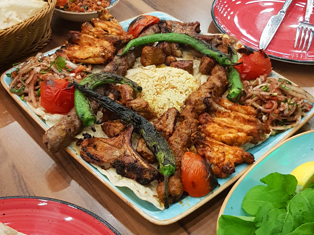 И такие ассорти подают тоже!