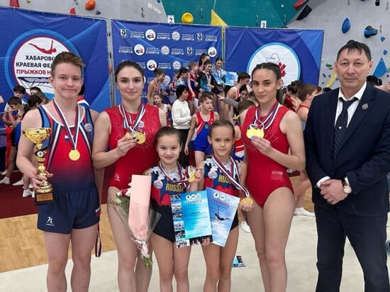     Почти 50 медалей выиграли батутисты Хабаровского края на турнире ДФО. ФОТО: правительство Хабаровского края