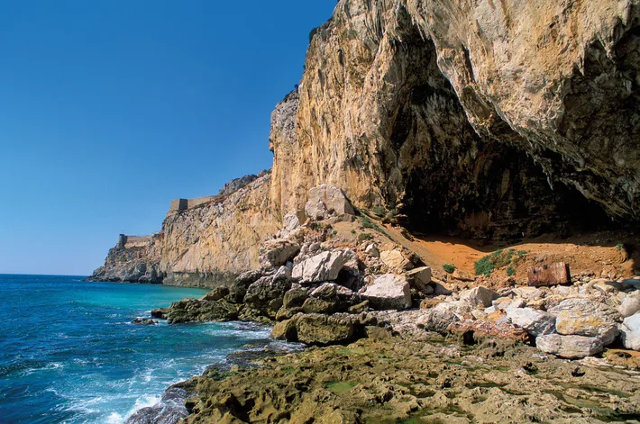 Пещеры пещерного комплекса Горхэма (объект Всемирного наследия ЮНЕСКО) когда-то были излюбленными местами поселения неандертальцев.