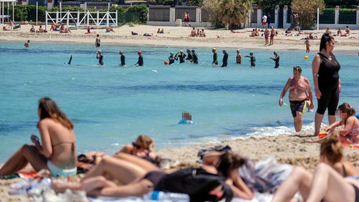     Каждое лето Италия переполнена туристами со всего мира. Дело дошло до того, что на пляжах и парковках с мая по сентябрь практически невозможно найти свободное место. В ряде курортных городов решили изменить ситуацию.