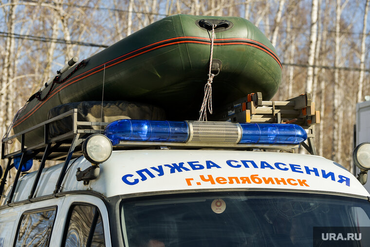    Достать тело полицейским помогли спасатели