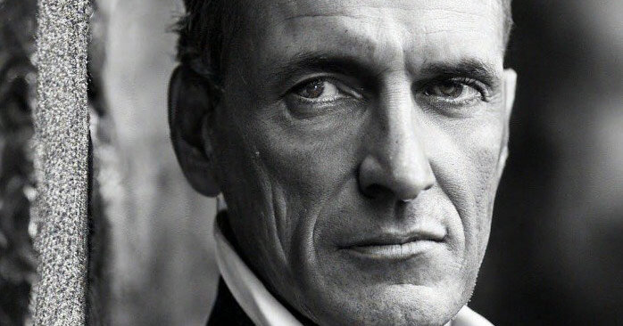 "Среднестатистический француз", "Шедеврум", экран, пиксели, 2023 год. Фрагмент.
