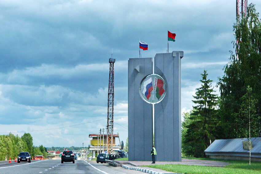 Елену Блиновскую прихватили на подъезде к КПП «Красная Горка». Фото: cdnstatic.rg.ru