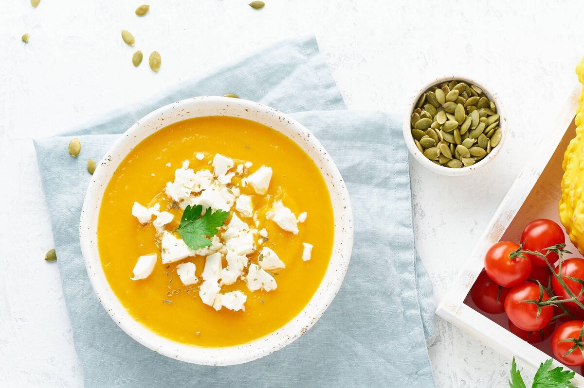     Что приготовить с фетаксой, кроме греческого салата: суп- пюре, гриль-закуску и даже сэндвич на завтрак