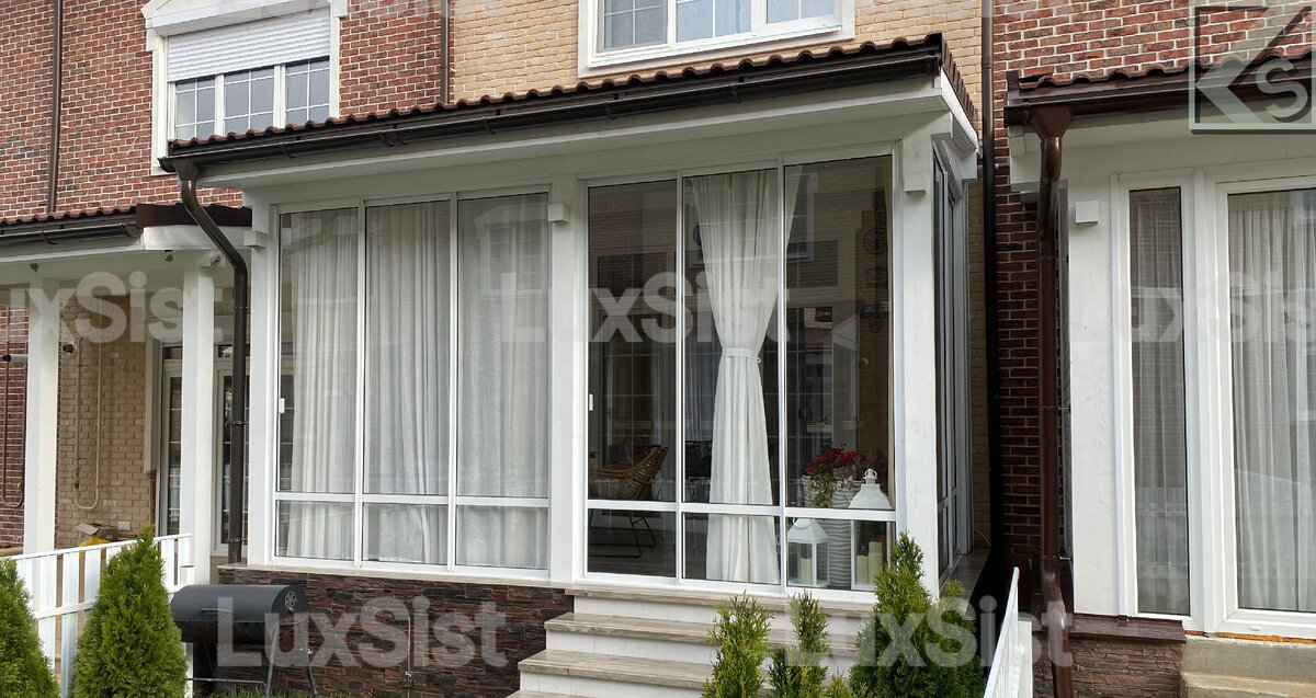 Терраса, остекленная раздвижной системой LuxSist.